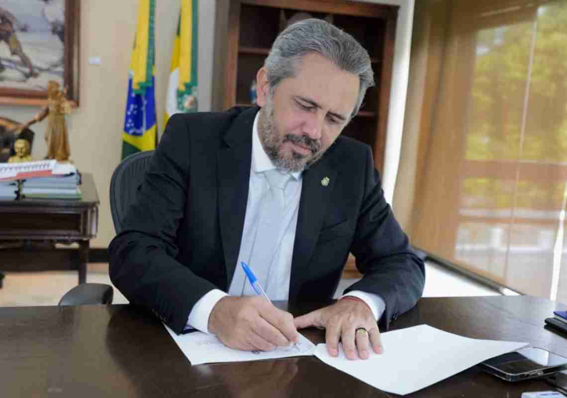 Governo do Ceará decreta ponto facultativo no dia 2 de abril nos órgãos estaduais